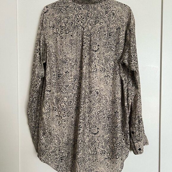 CAbi Womens Blouse Shirt Medium 100% Silk Sketch Print Paisley Button Front - Picture 6 of 10